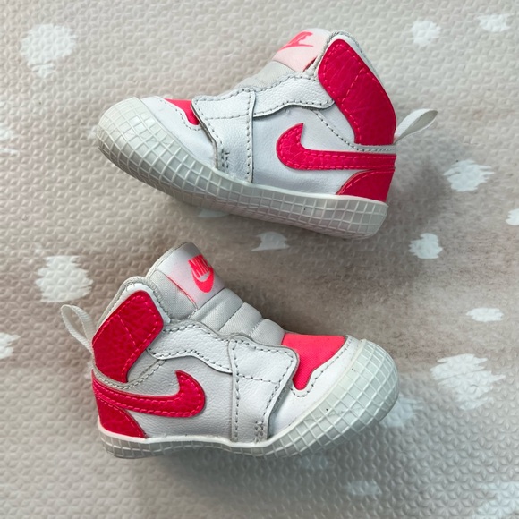 Nike Air Jordan 1 Crib Booties Pink and White Shoes For Baby 2C - Picture 2 of 6